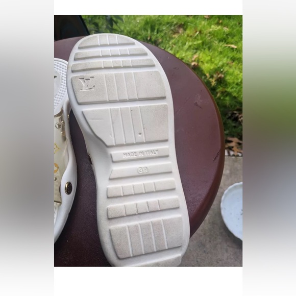 Authentic Louis Vuitton Monogram White W/Multi Color Beach Sandals. Size-39. EUC - Picture 5 of 6